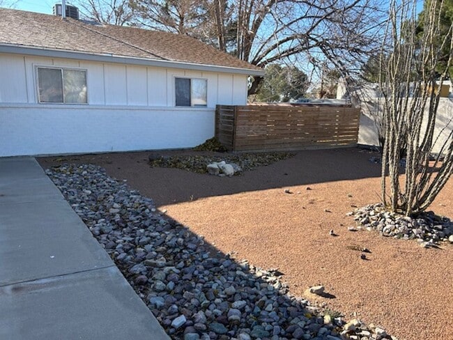 Building Photo - 2735 Ardis Dr