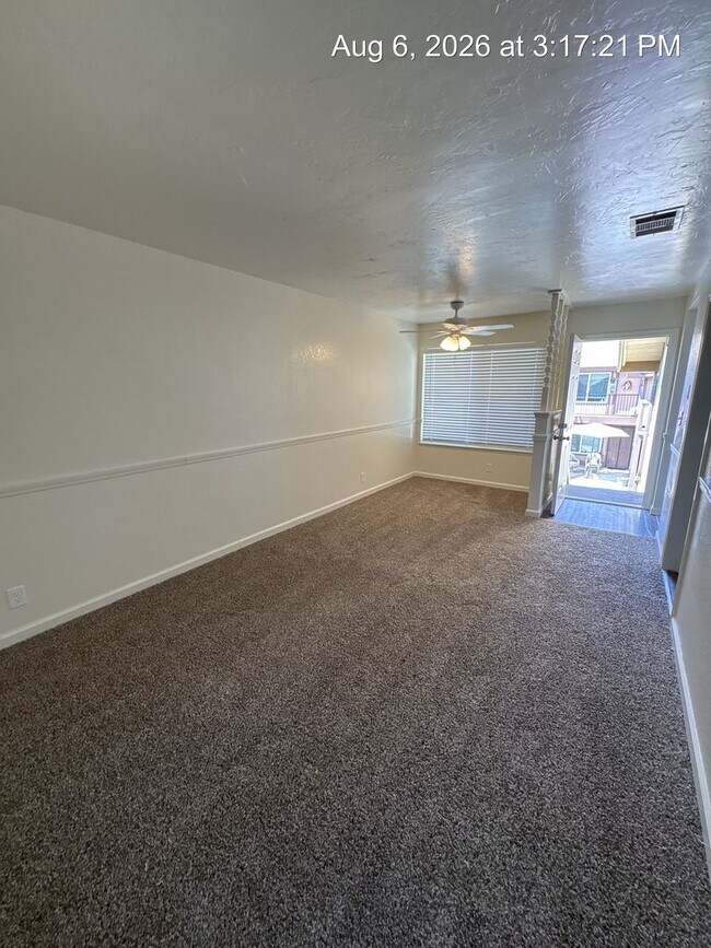 Foto del edificio - 800 Monarch Cir