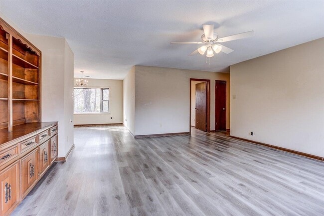 Foto del edificio - 111 Templeton Rd