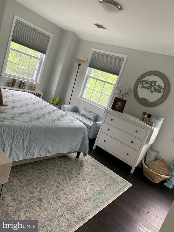 Building Photo - 9006 Linton St