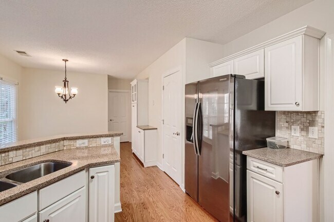 Foto del edificio - 8900 Deerland Ct