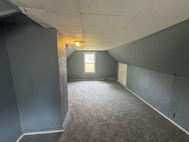 Building Photo - 4 BED 1 BATH SINGLE FAMILY HOME IN THE DET...