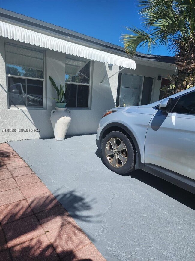 Foto del edificio - 1561 NE 29th St