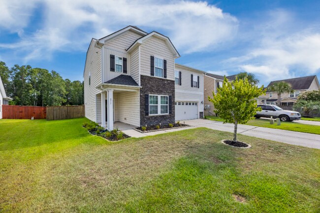 Building Photo - 677 Redbud Ln