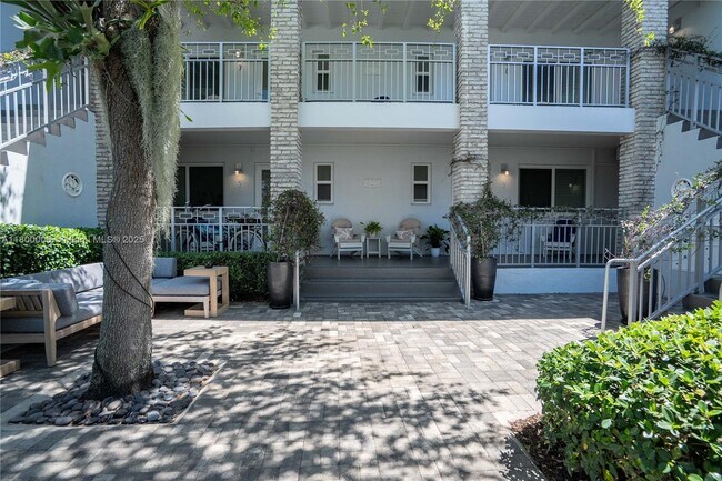 Foto del edificio - 117 S Shore Dr