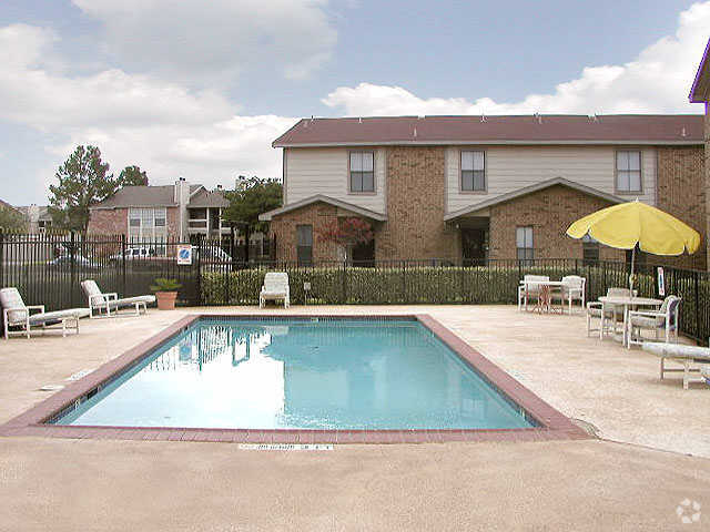 Pool - Cimarron Place Apartments