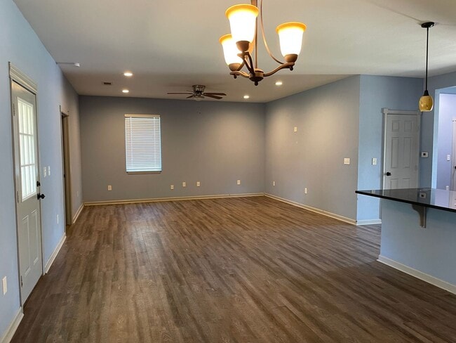 Building Photo - 3 bedroom plus a bonus room 2 bath PTISD