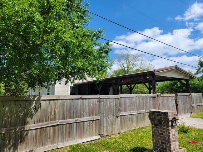 Building Photo - 8236 Louisiana Ave