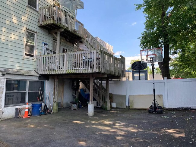 Building Photo - 525 Beach Ave