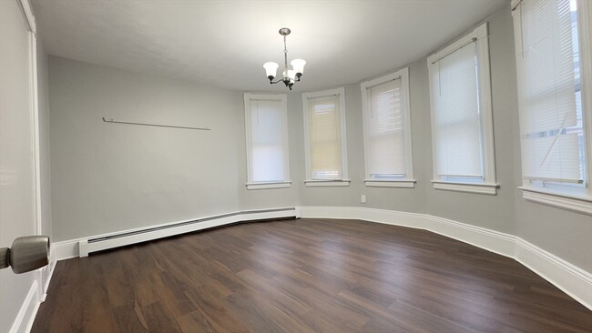 Building Photo - 146 Pleasant St