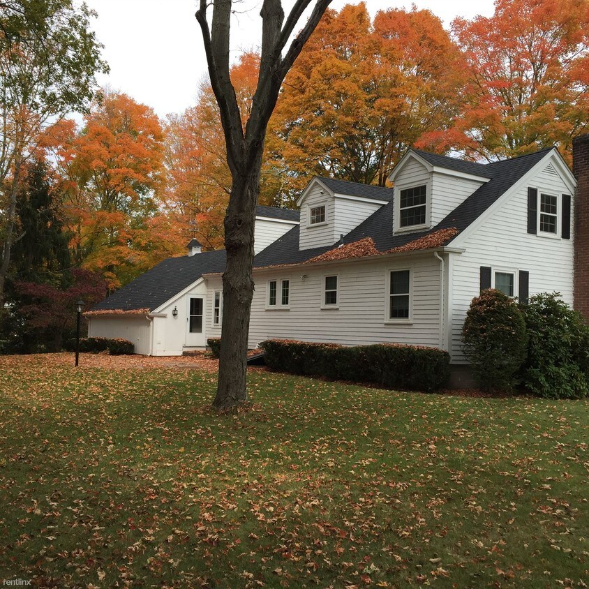 Building Photo - 2 Mill St