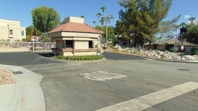 Foto del edificio - 35200 Cathedral Canyon Dr