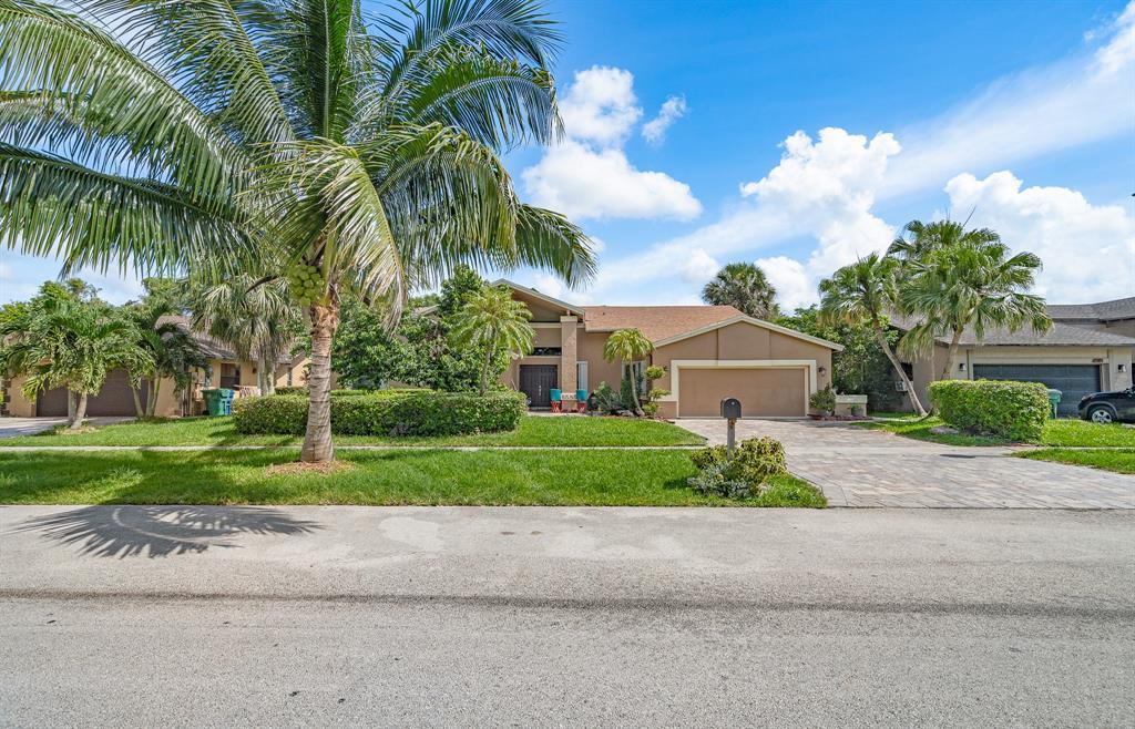 Foto principal - 6585 NW 46th St