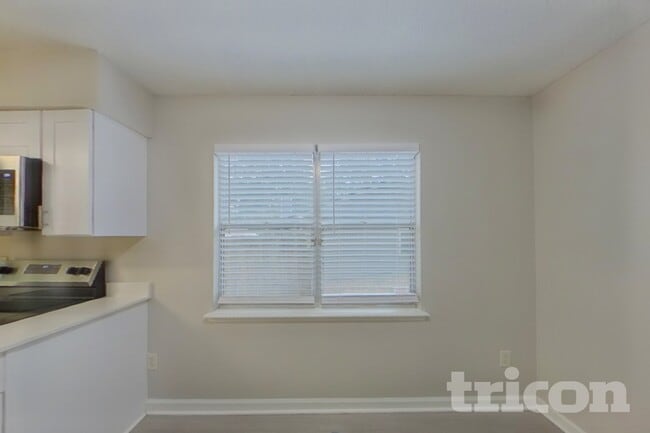 Building Photo - 3572 Raymur Villa Dr