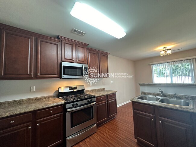 Foto del edificio - 5 Bedroom 3 Bathroom Home in Northlake Com...