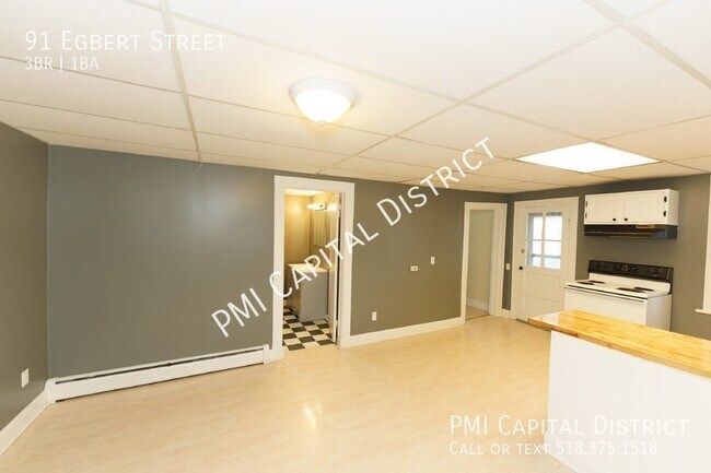 Building Photo - Remodeled Single Family House w/ Fenced Ya...