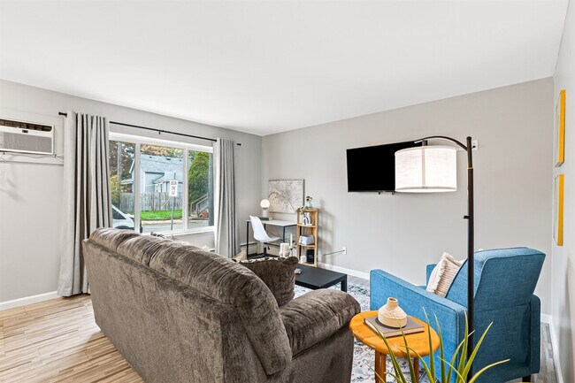 Building Photo - 53 Hollywood Ct