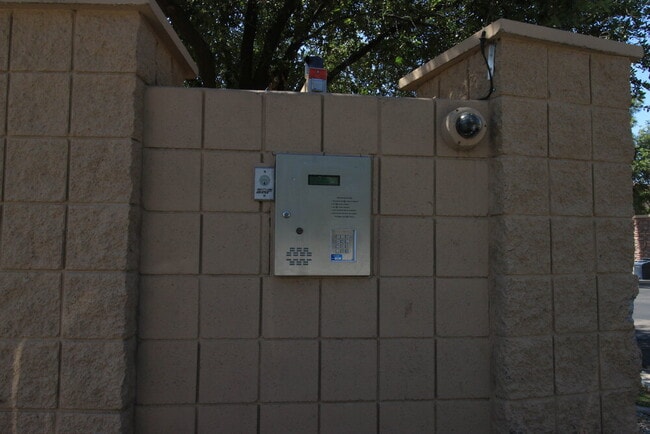 Building Photo - 1308 E Weatherby Way