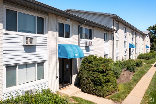 Entrada - The Birches Apartments