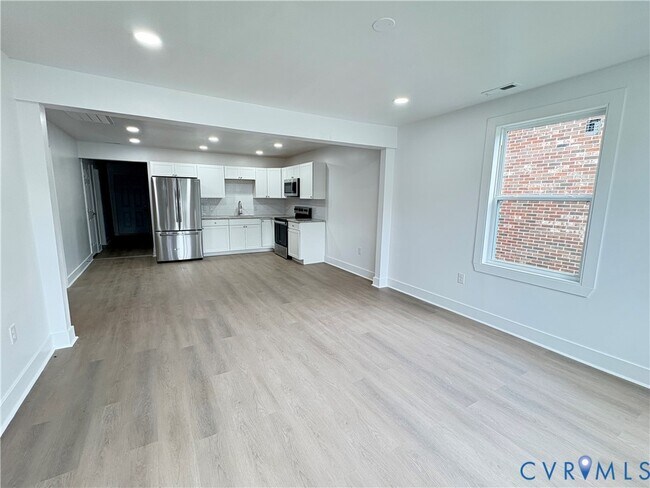 Building Photo - 321 St Mark St