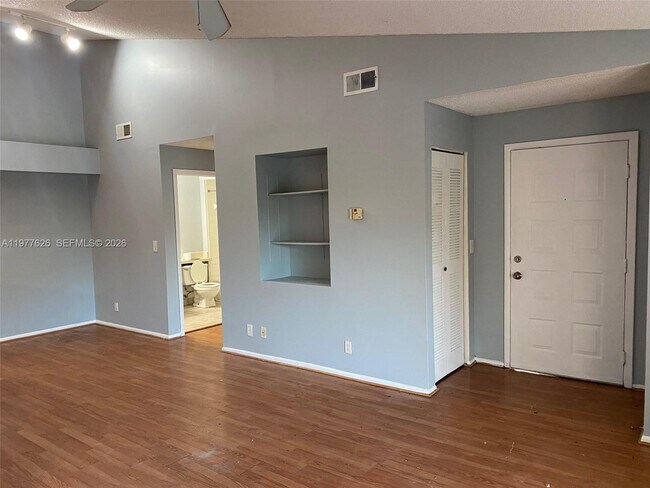 Foto del edificio - 9999 Summerbreeze Dr