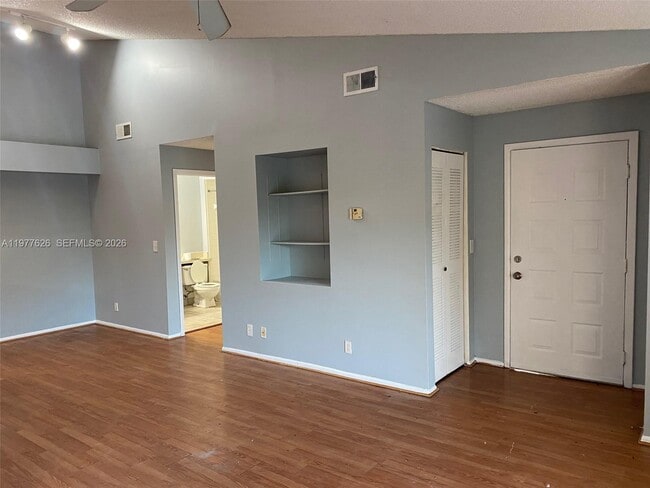 Building Photo - 9999 Summerbreeze Dr