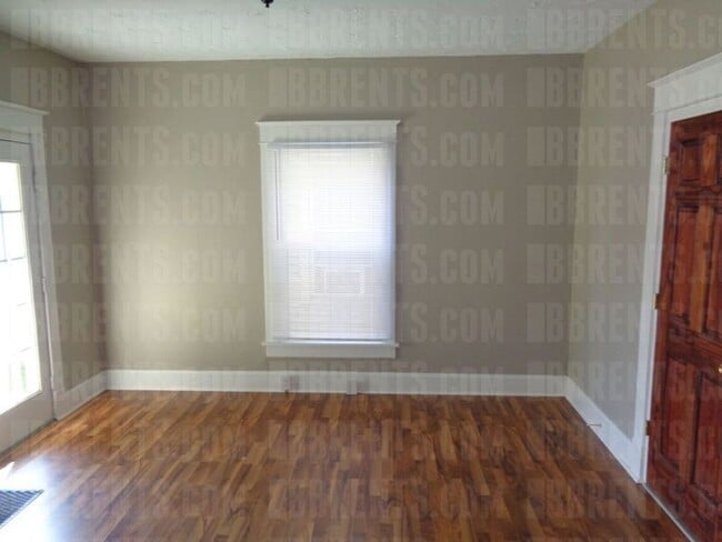 Building Photo - 1022 Auburn St 2BR/1BA (Middletown)