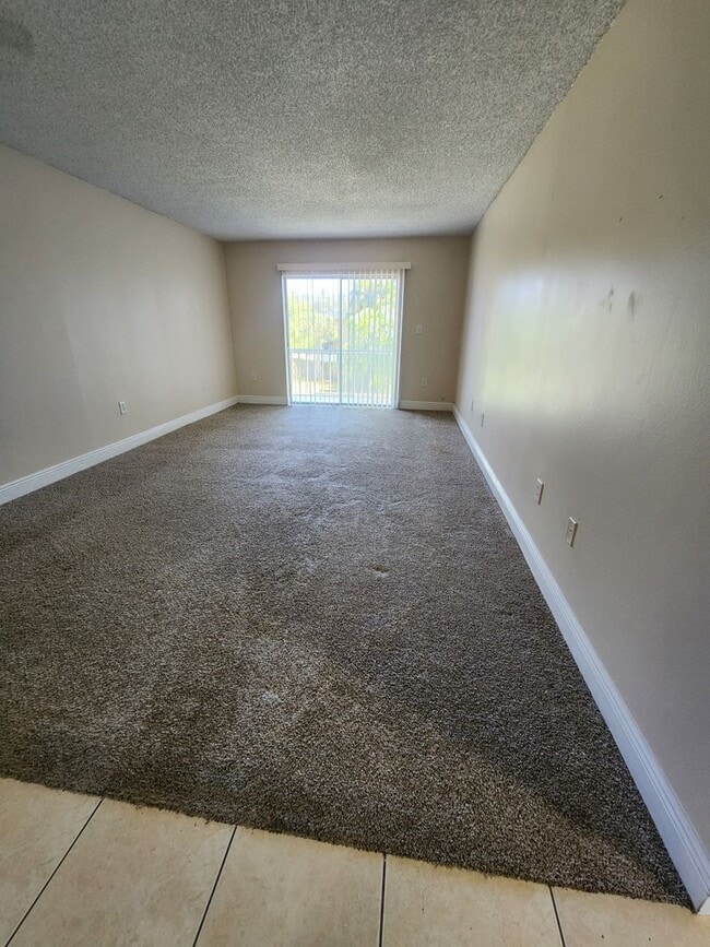 Building Photo - Prime Location for a great price!