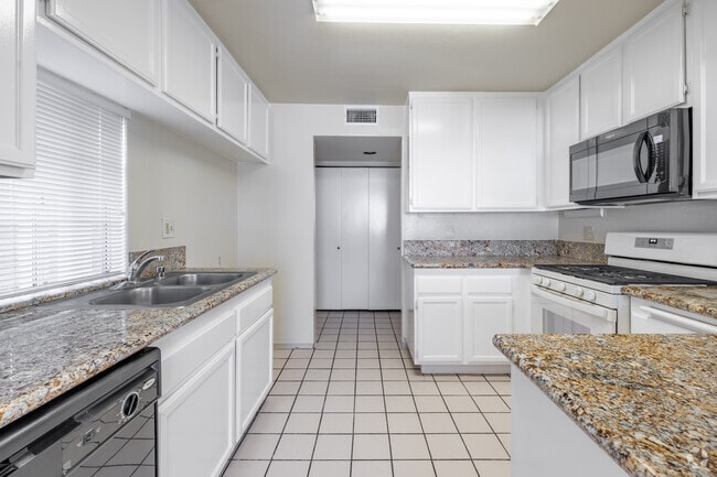 3HAB, 2BA - 1,150 ft² - Cocina - Duane Heights Apartments