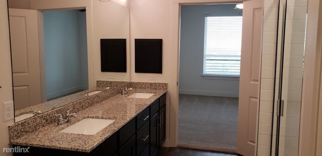 Building Photo - 5441 Babcock Rd