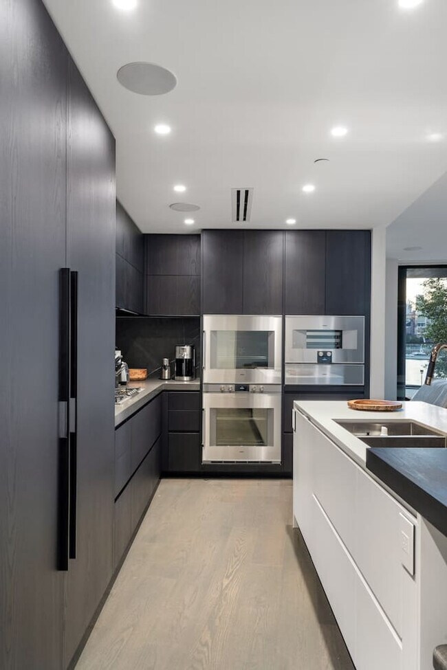 Building Photo - 1601 Quebec St