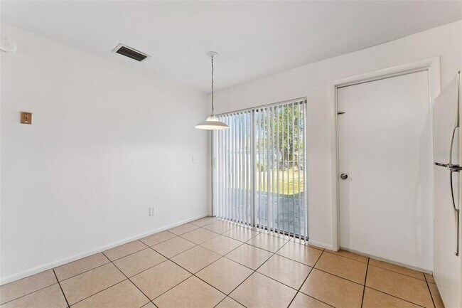 Foto del edificio - 8137 Parrot Dr