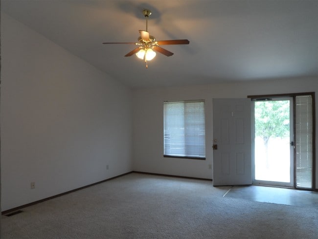 Building Photo - 4522 N Ironwood St