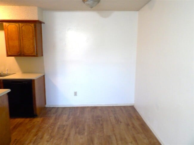 Building Photo - 6405 NW Oak Ave