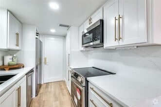 Building Photo - 8400 Hickory St