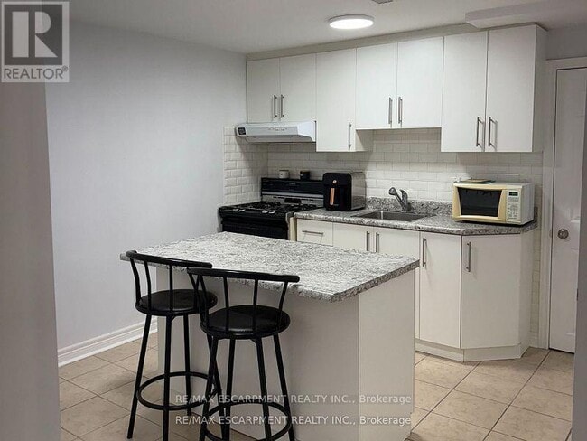 Building Photo - 27 Woodenhill Ct