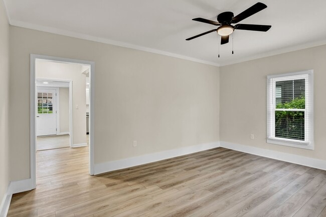 Foto del edificio - 411 E Springdale Ave