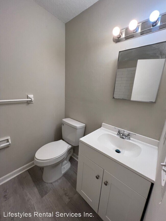 Building Photo - 3 br, 2 bath House - 2381 W 1st St.
