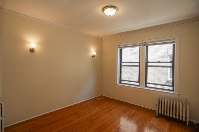 Building Photo - 1624 W Lunt Ave