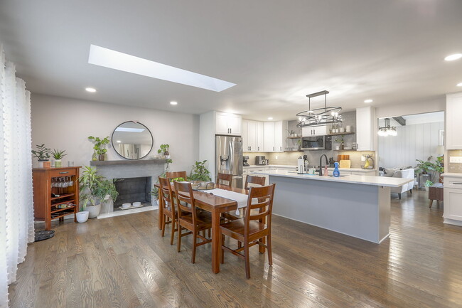 Building Photo - 7617 Windsor St