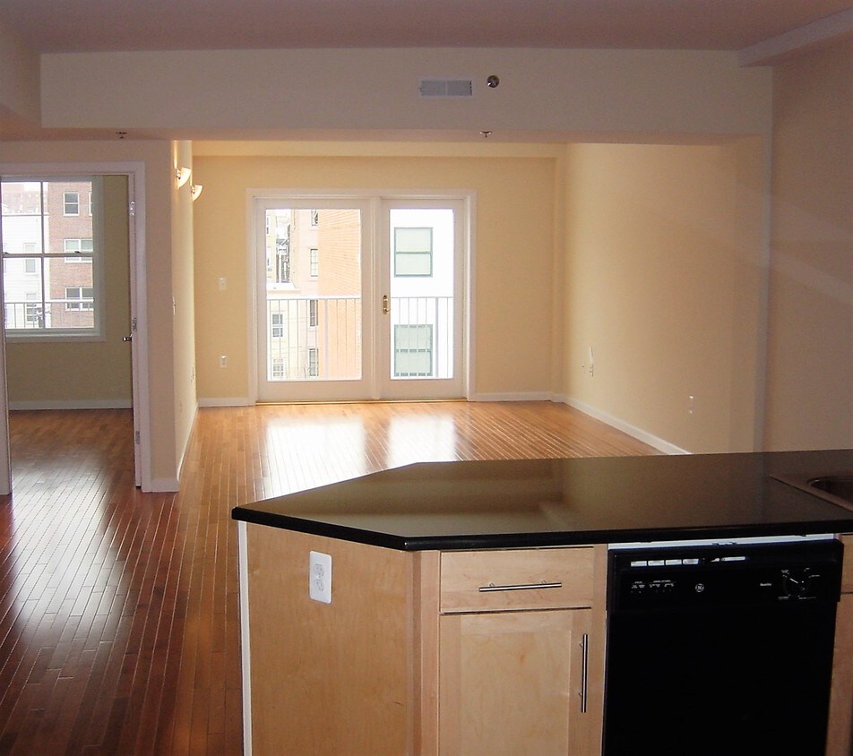 Primary Photo - 235 Grand St
