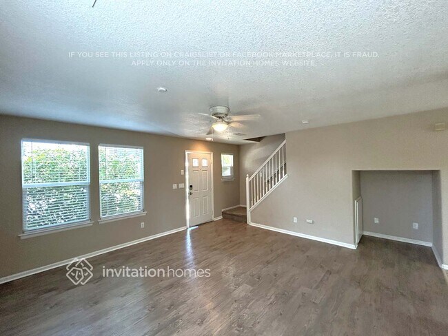 Building Photo - 712 Willow Dr