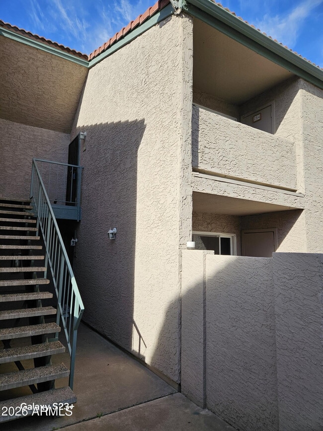 Building Photo - 623 W Guadalupe Rd