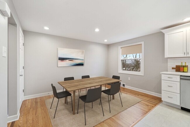 Dining - 21 Promenade St Townhome