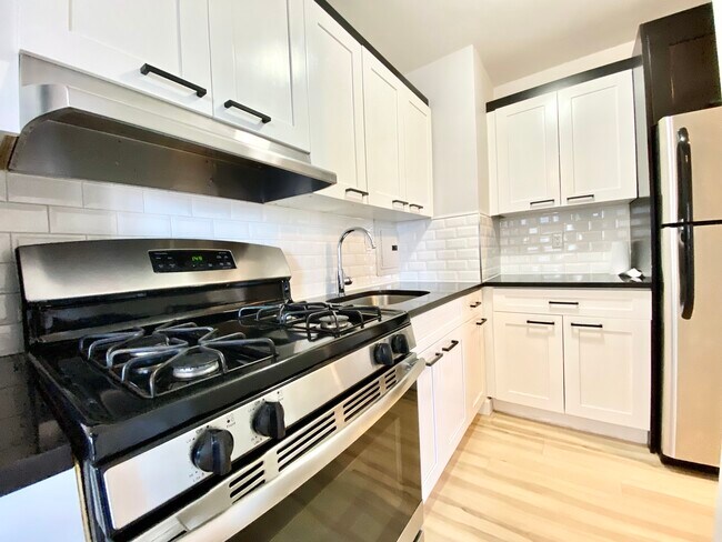 Foto del edificio - 111 Wadsworth Ave