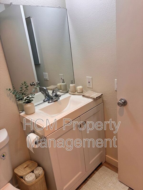 Foto del edificio - 10231 Pinewood Ave