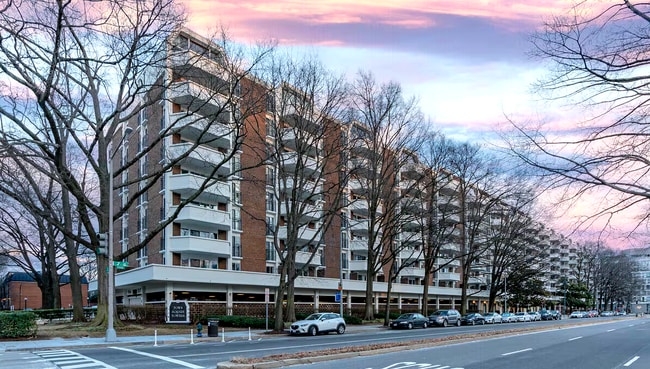 Building Photo - 700 7th St SW