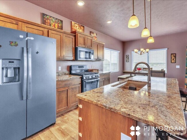 Foto del edificio - Beautiful 4 Bedroom, 3 Bathroom Home - Ren...