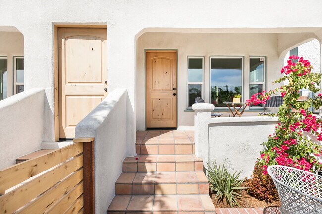 Building Photo - 5847 Ernest Ave