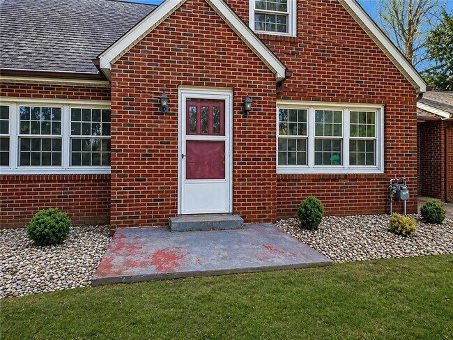 Foto del edificio - 1060 S Hermitage Rd